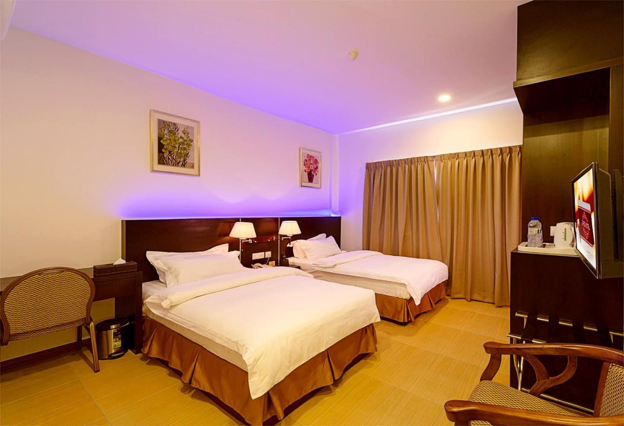 Ernes Hotel Alma بوكيت ميرتاجام المظهر الخارجي الصورة
