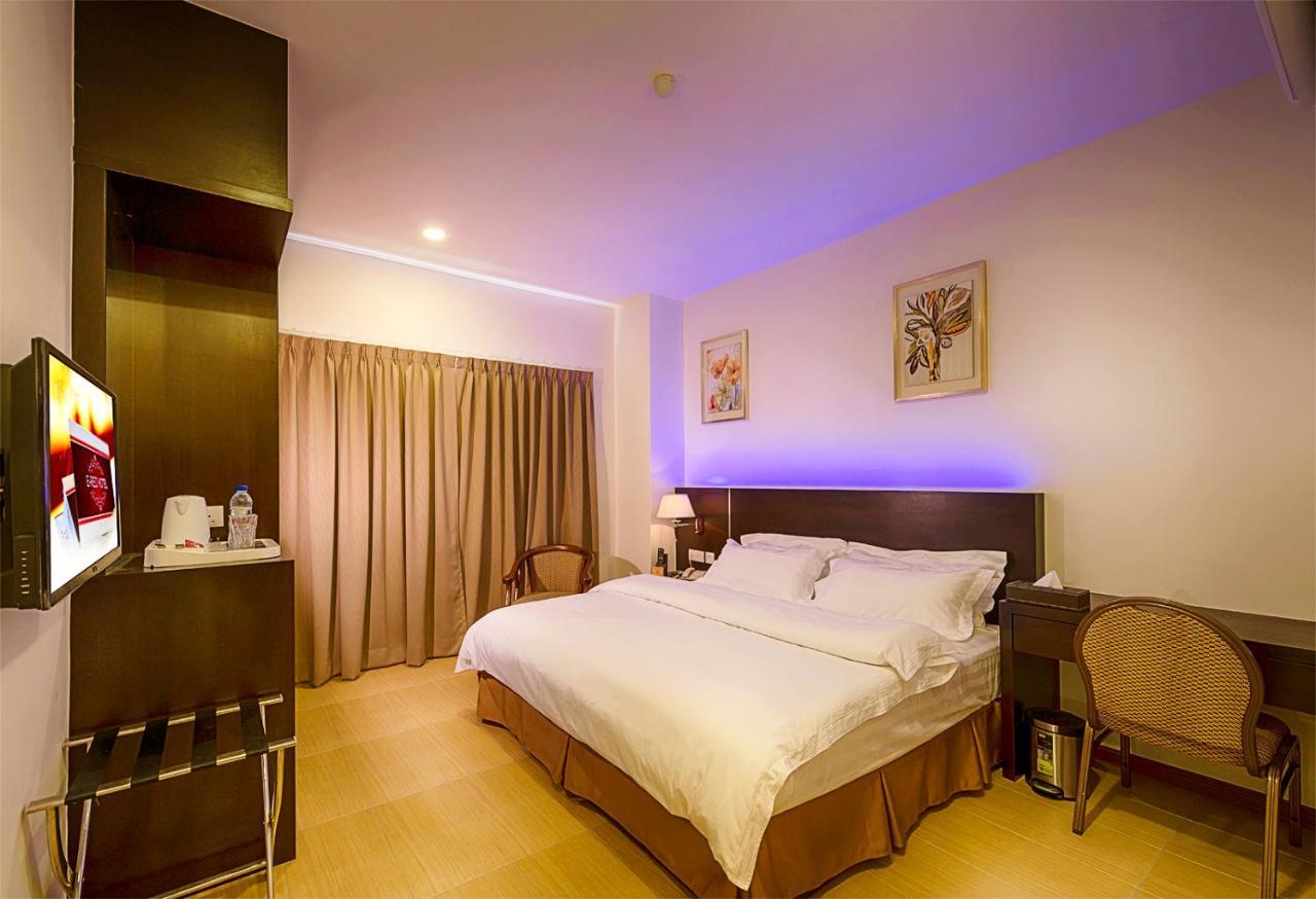 Ernes Hotel Alma بوكيت ميرتاجام المظهر الخارجي الصورة